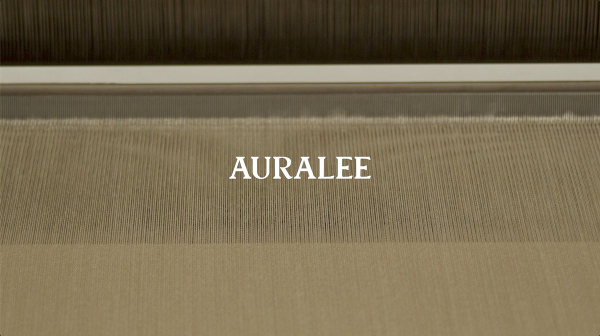 ある職人が言います。「本当に些細なこと。誰も気に留めないところをしっかり作るからこそ、着たときに美しくなる」と。

According to the craftsmen:“It really is about the small things. It's the little things that no one pays attention to that make a garment beautiful.”