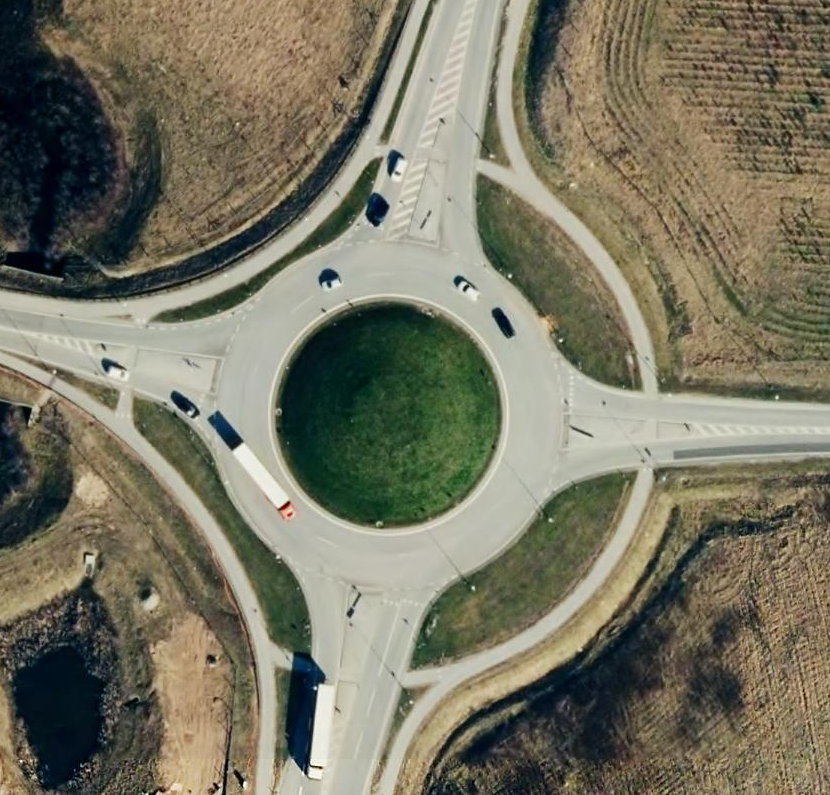 If a proper bike tunnel is out of the question, the safer choice for cyclists in roundabouts is properly segregated bike paths with conflict points at distance from the roundabout. The Danish Road Directorate <a href="/Vejdirektoratet/">Vejdirektoratet</a> has found solution C to be the safer choice.