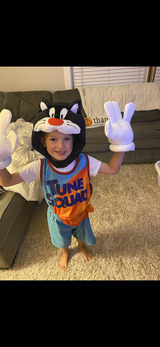 M_berry22's tweet photo. Hey @KingJames , it’s this Tune Squad member’s birthday next month and all he wants is Space Jam- EVERYTHING… Can you hook us up?!? https://t.co/JTMJ3SN51z