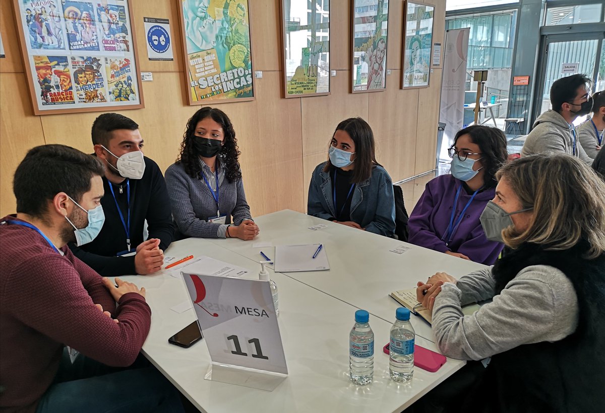 adeupv's tweet photo. 🔝 En el Quédate Business, el contacto entre las empresas y los estudiantes / egresados se realiza mediante dinámicas de grupo.

⬇️ Los grupos son reducidos para favorecer la relación.

➡️ El objetivo es facilitar su #empleabilidad y su inserción laboral.

#adeupv #fadeupv #upv https://t.co/Dg1ydbHJuP