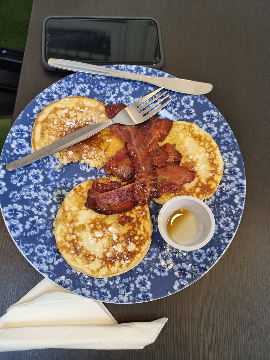 OideStacy's tweet photo. Practise for the Irish Oral next week with 6th Years in our local Café Aon Scéal in Tallaght Village @Kingswoodcc16 https://t.co/o8bfkvzVGk
