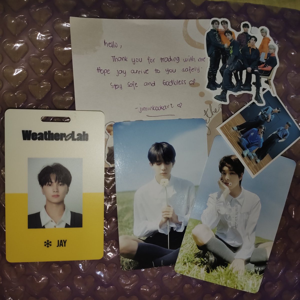 equinoxjayy's tweet photo. @jiminkookart hello! i received jay's sg2022 id card po today.. 😊😊 thank you so much po for packing him safely and for your patience po with this trade! ♡ love the freebies 🤗

i hope hoon will come home too the soonest~ 
 
#jiminkookarttrades #barterwithjaei https://t.co/Ec1gjI9jwL