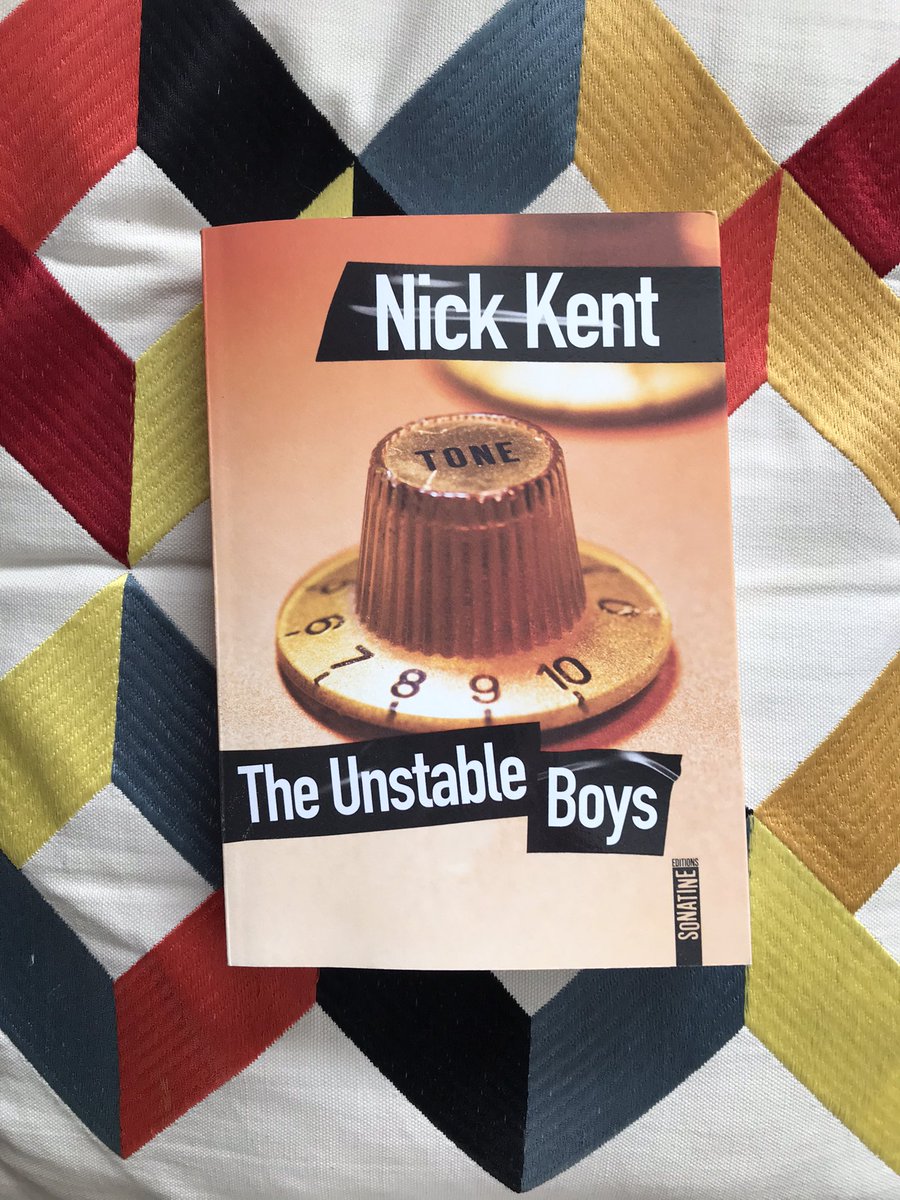 gaspardhau's tweet photo. Lecture du week-end Nick Kent et bien sûr @RomanceLaurence @SonatineEdition https://t.co/06lpAPwSSG