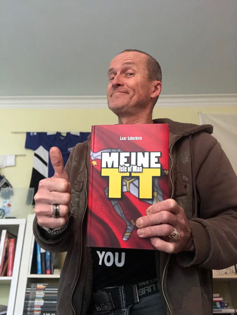 So Herrschaften, das habt ihr jetzt davon! Viele haben mich schon gefragt ob ich noch lebe, da ich mich in den letzten Monaten recht rar gemacht habe, aber das hatte einen Grund ...
Ich hab endlich ein Buch geschrieben!