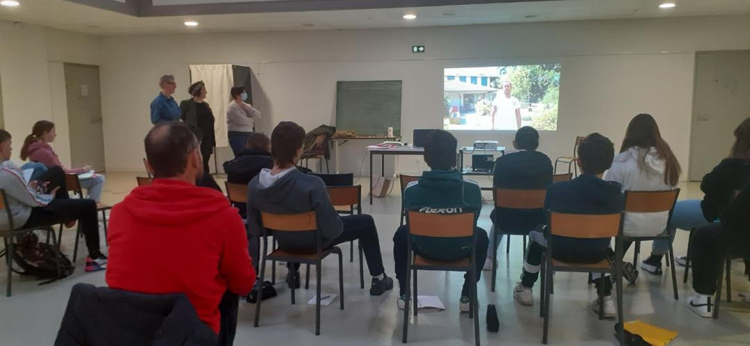 Le Ciapa participe à l'action "1 métier par mois 1 métier pour moi", proposée par <a href="/departement64/">Pyrénées-Atlantiques</a>
Les collégiens échangent sur les métiers et les formations de l'aide à la personne avec des professionnels
Bonus : la neige à Laruns !
#metiers #formation #avenirpro