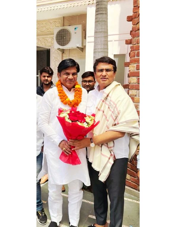 Ch_Devanand0040's tweet photo. चौधरी अनिल कुमार जी से शिष्टाचार भेट की एवं सुभाष मौहल्ला ब्लाक का अध्यक्ष बनाये जाने पर कांग्रेस शीर्ष नेत्तृव का कोटि-कोटि धन्यवाद,
निवेदकः-  सुभाष मौहल्ला ब्लाक अध्यक्ष कांग्रेस कमेटी। @Ch_AnilKumarINC @INCDelhi @INCIndia https://t.co/YN3BWTV7gN