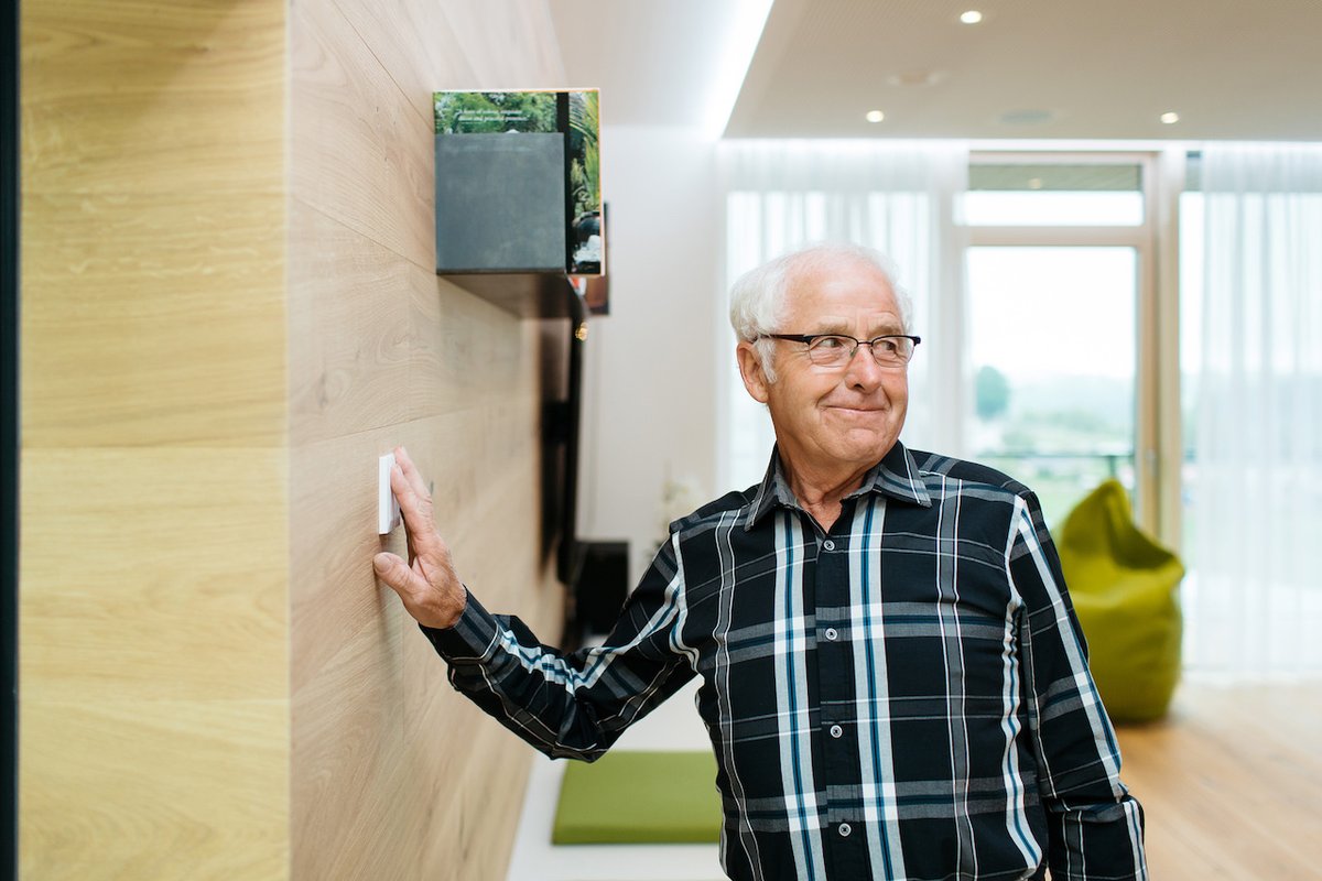 La #automatización aporta un valor añadido a las viviendas asistidas #AAL, permitiendo a sus usuarios seguir viviendo el casa de su vida con mayor comodidad y seguridad. El sistema de <a href="/LoxoneES/">Loxone ES</a> es muy fácil de usar y permite multitud de funcionalidades.