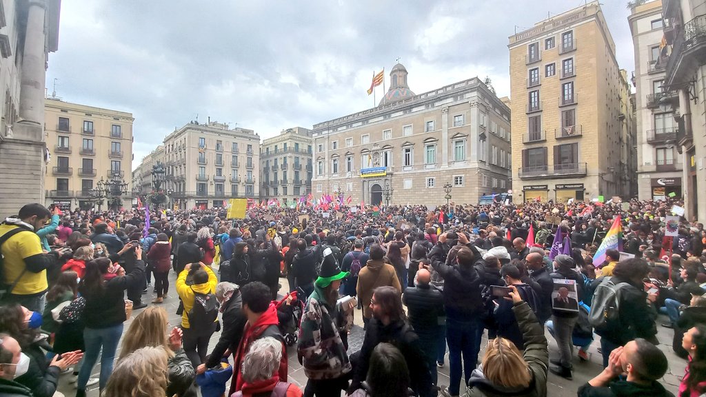 CGTEnsenyament's tweet photo. #vagaEducació

📢 REVERSIÓ ✂️: -ràtios, +personal

📢 #CapInterinaalCarrer

📢 Immersió lingüística inclusiva i de qualitat

📢 FP pública i de qualitat

📢 NO al nou currículum 

📢 INVERSIÓ 6% PIB https://t.co/ocpomN2M5U