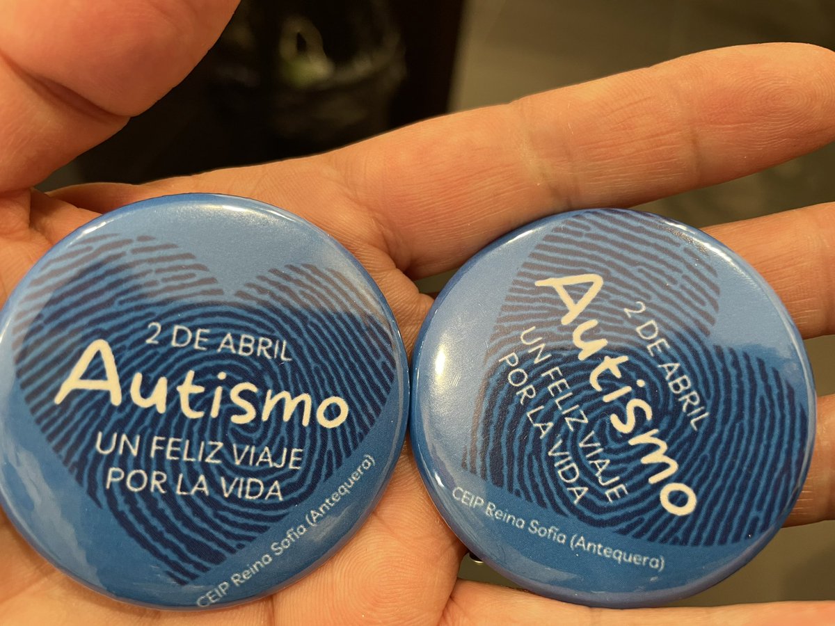 SaludNorteMalag's tweet photo. La Dirección del @SaludNorteMalag participa del acto organizado por la asociación de autismo en el patio del @AytoAntequera #DiaMundialDelAutismo “Un feliz viaje por la vida” #EDAU #TEA ¡Gracias por hacernos partícipes! https://t.co/wZwUJwT6QY
