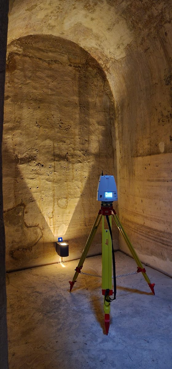 Profesores del Centro Ave María San Cristóbal pondrán a prueba a sus alumnos del Técnico Superior de Obra Civil 👷‍♂️👷‍♀️ calculando la capacidad exacta del #AljibedelRey entre otros datos.
Para ello, ha sido necesario realizar mediciones 📏 por parte del Centro educativo.