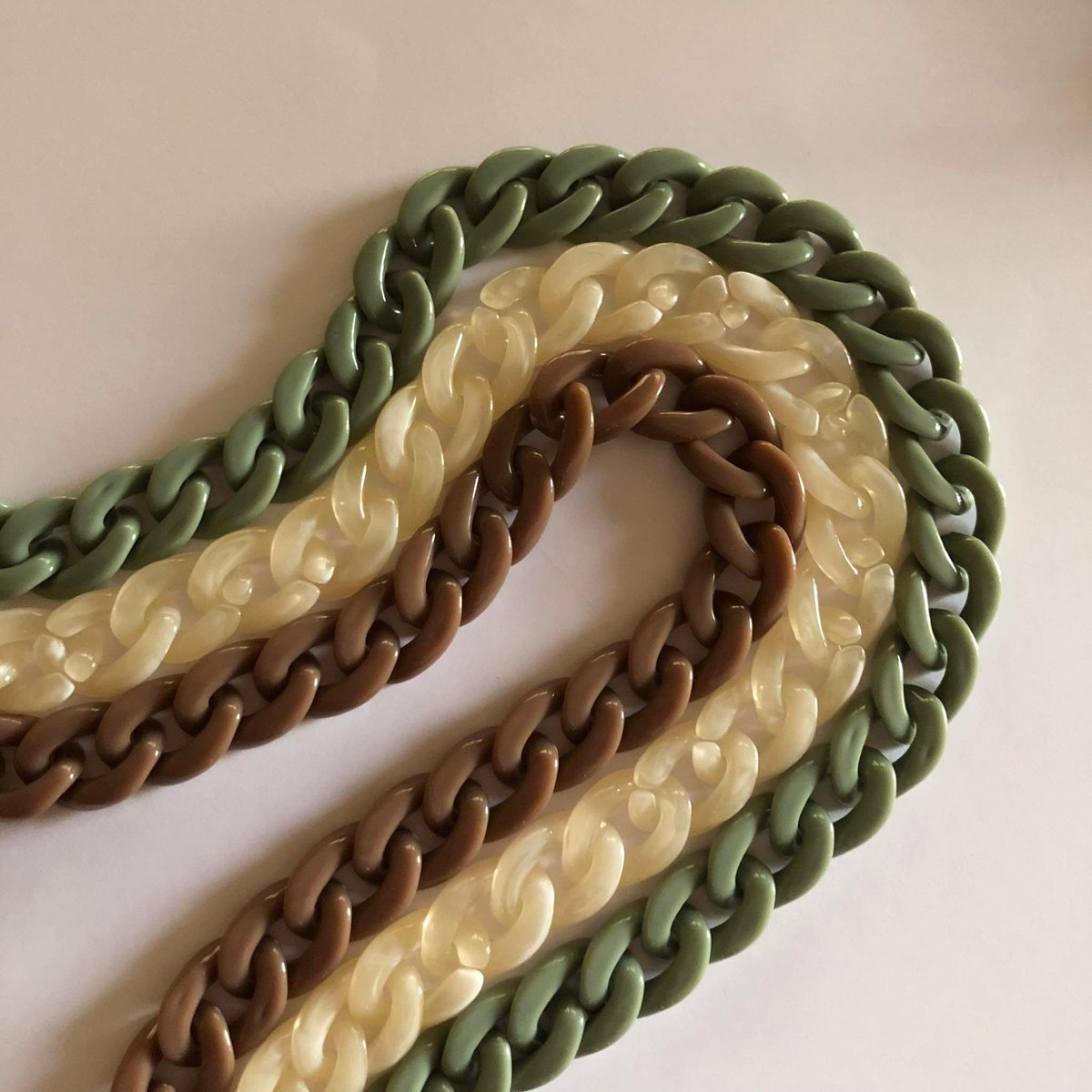 VLagalag's tweet photo. Want to style? Facemask Lanyard high quality acrylic chain DM for info. #lanyard #facemasks #acrylic #design #chain #trend #new #colors https://t.co/RGXRn3BL6P