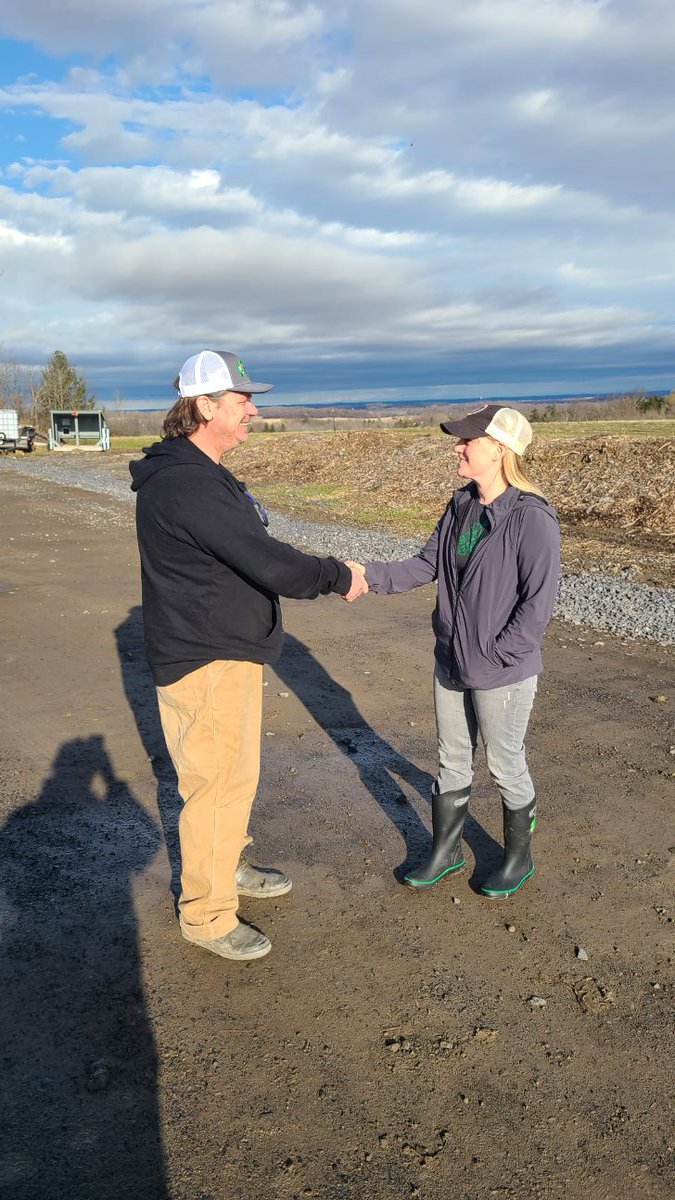 TapRootFields's tweet photo. The beginning of an awesome partnership with @farmgirlgreens 

Black Garlic Salt is now on their menu 😋
.
.
.
#farmgirlgreens #localpartnership #farmsworkingwithfarms #freshveggies #CNYproduce #blackgarlicsalt #vegetablefarm #blackgarlic https://t.co/QmgfiX9CMC
