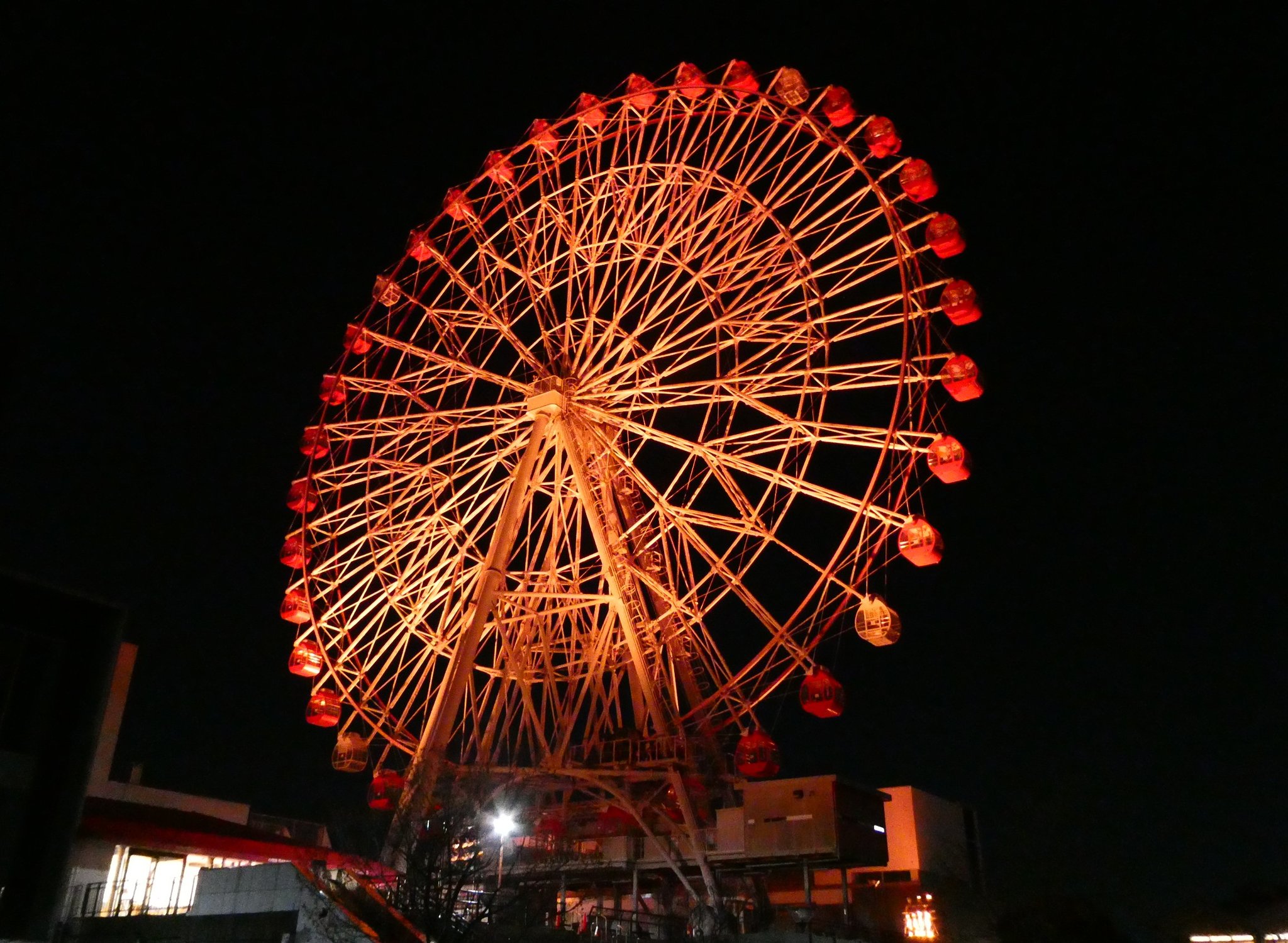 大村秀章 刈谷ハイウェイオアシス観覧車です 新型コロナウイルス感染症の まん延防止等重点措置 は 3月21日で解除されましたが 3月22日からは 厳重警戒 での感染防止対策を実施しています これに伴い 本日より当面の間 午後10時から午前0時まで