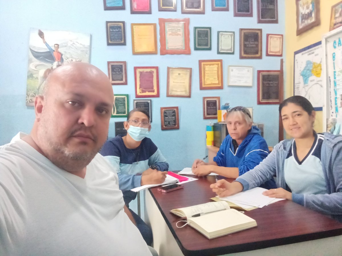 AndersonORomero's tweet photo. Ayer desde la #AldeaLaRinconada  #UENAndresMariaRuiz En compañía de la supervisora de circuito Enlace del CNAE @_LaAvanzadora @RosangelaOrozco @FreddyBernal @arguelloyepfri @Berzabethg1 @supervisionZET1 @bellita_24 @ZonaEducTachira @PSUVTachira @carolyshelena @leotriana938 https://t.co/sNyI14oYMf
