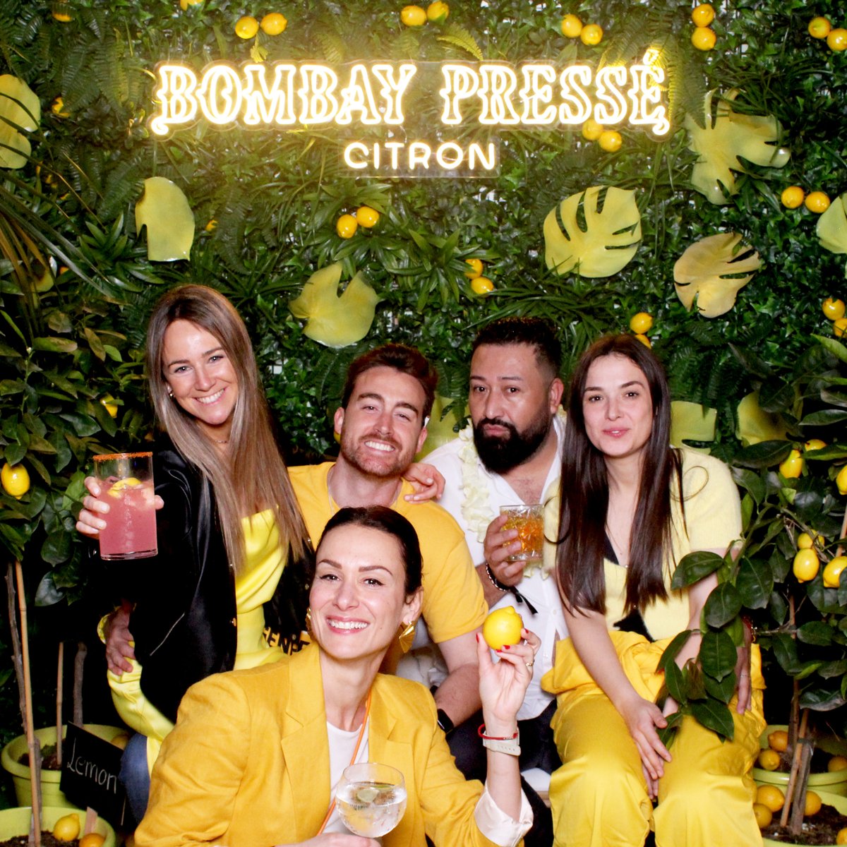 Esfering's tweet image. Disfrutamos de una tarde-noche tropical con muuuuuucho limón🍋 #BombayCitronPressé 🌴✨📸🌌
.
.
.
.
.
.
#bombay #photoboothevent #photoboothpremium #photobooth #lemon #tenerife #islascanarias #paraiso #fiesta #amigos #DespiertaTuCreatividad #StirCreativity