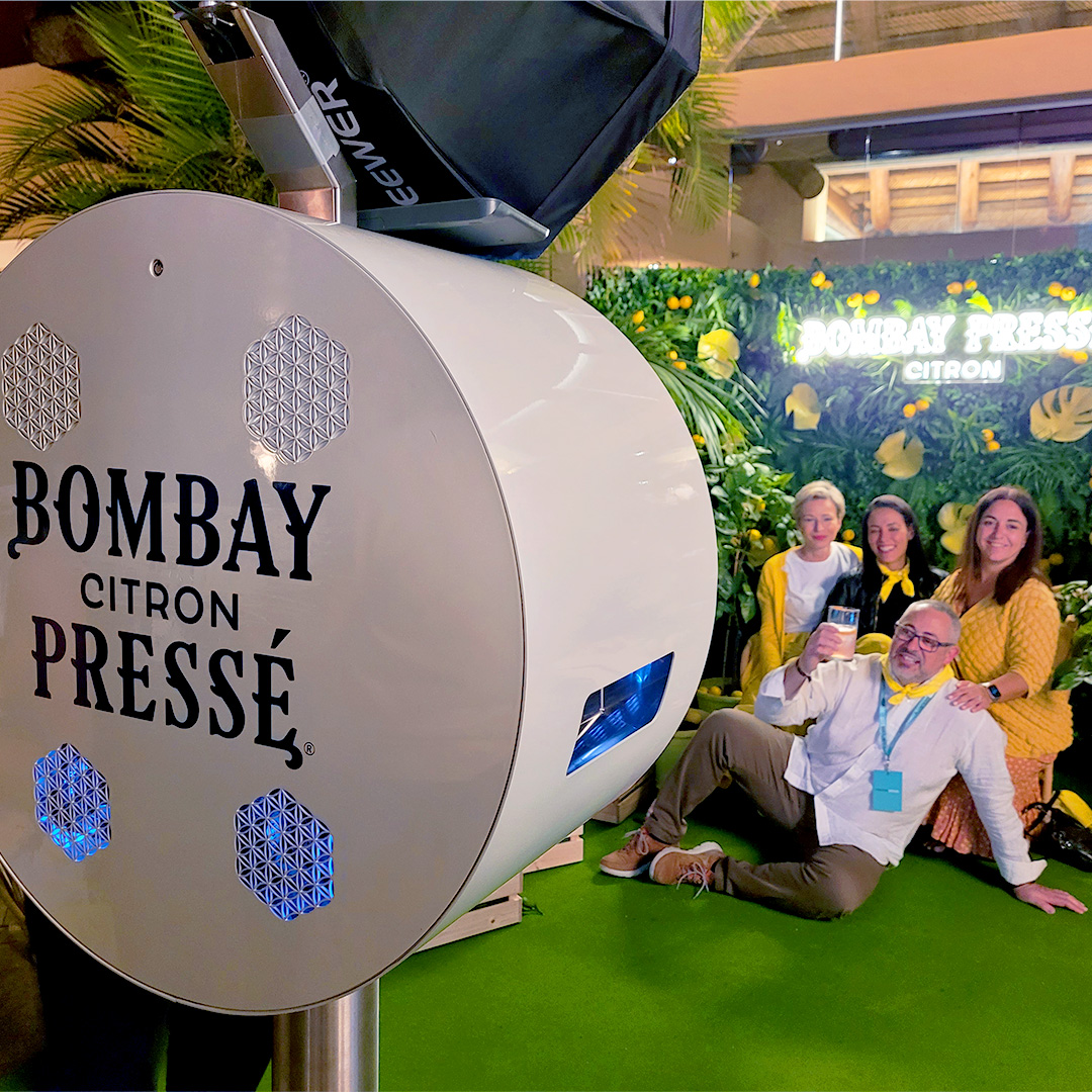 Esfering's tweet image. Disfrutamos de una tarde-noche tropical con muuuuuucho limón🍋 #BombayCitronPressé 🌴✨📸🌌
.
.
.
.
.
.
#bombay #photoboothevent #photoboothpremium #photobooth #lemon #tenerife #islascanarias #paraiso #fiesta #amigos #DespiertaTuCreatividad #StirCreativity