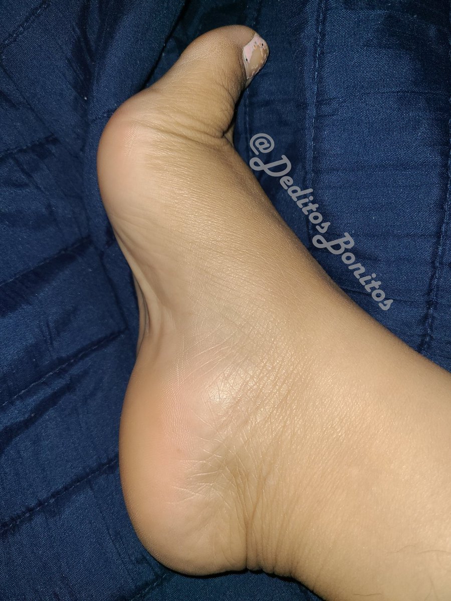 DeditosBonitos's tweet photo. Its that kinda day!
#latinafeetfetish #latinafootfetish #arches #brachydeditos https://t.co/Cu4ohhFuEB