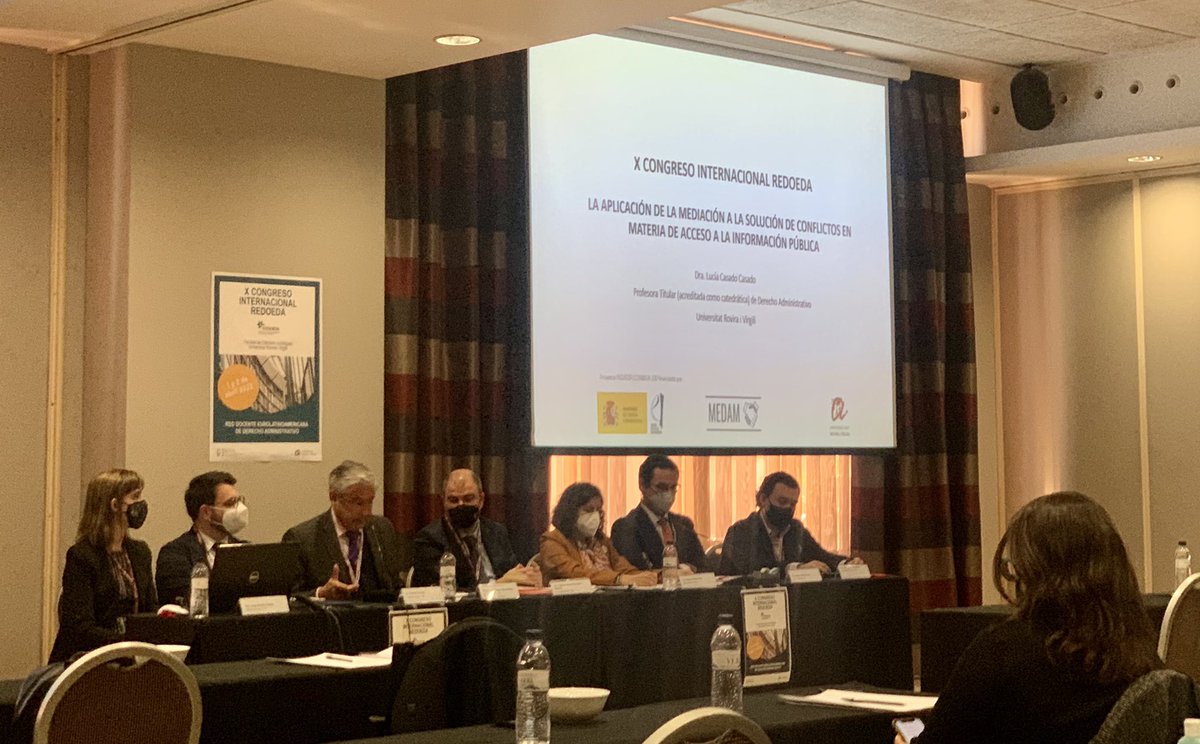 mccamposacunha's tweet photo. En él X Congreso Internacional Red Docente Eurolatinoamericana de Derecho Administrativo #REDOEDA en la @universitatURV escuchando a @jrodriguezarana hablando de la #confianza en las instituciones #integridad #contratación https://t.co/0szvbaPpLv