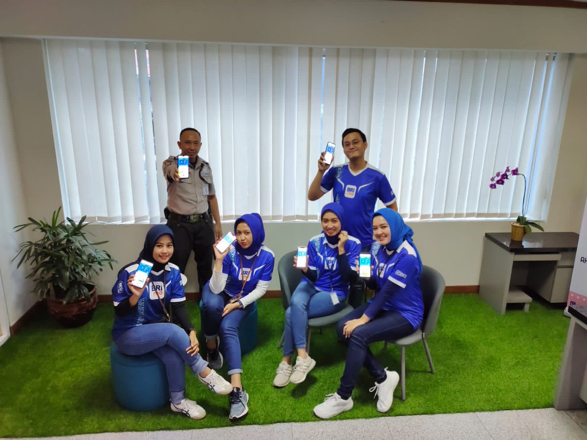 VaniVevh's tweet photo. Mudahin transaksi mu , yuk pakek BRImo 🥳 #BRImoJuaranya #ROSurabaya https://t.co/ziLLtrvZtY
