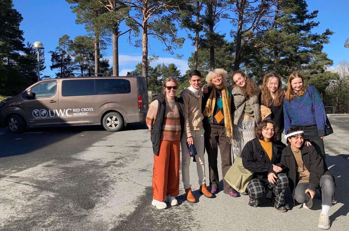 In Norway there are 20 asylum centers. In the old days, students went once a week to visit the center in Førde. Today, the closest one to campus is located in Florø, app. a 2-hours drive away. Last autumn our students hosted 2 camps for people living in the asylum center at campu
