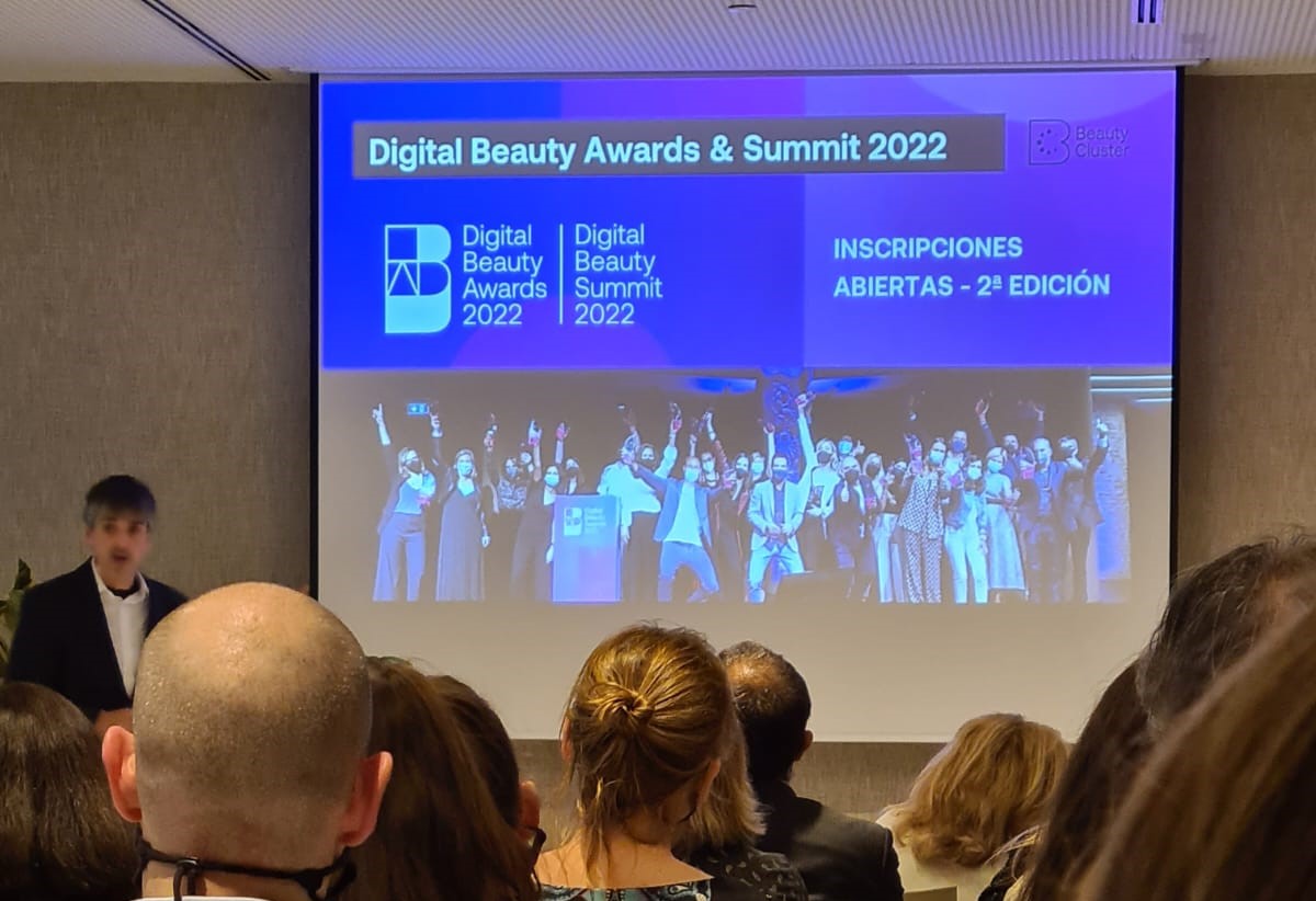 CaherMkt's tweet photo. 📌 Ayer asistimos al Beauty Connect Madrid que organiza @bclusterbcn para conocer los proyectos del clúster para 2022 y conectar con el sector de la  #cosmética y #perfumería.

¡Un placer haber intercambiado opiniones, buenas prácticas y tendencias de futuro con el ecosistema!👏🏼 https://t.co/vSiecj8XmZ