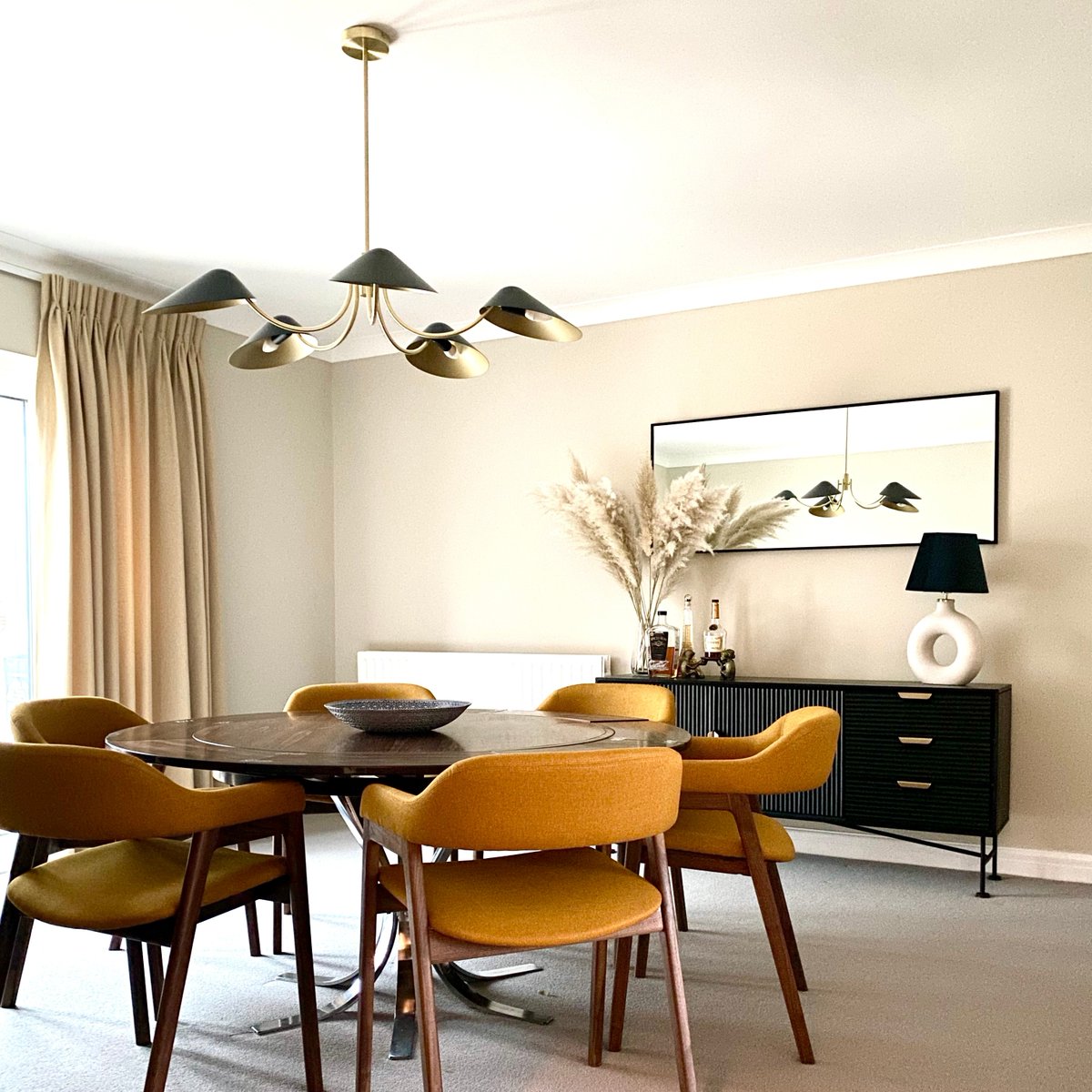 Khaya_Studio's tweet photo. Yellow Ochre stealing the show in this dining room. 

Interior Design by @khaya_studio

#YellowOrchre #Black&amp;Brass #Walnut #DiningroomInspo #Interiors #CardiffReno #CardiffInteriorDesigner #InteriorDesignerCardiff https://t.co/tIrzXRDtKK