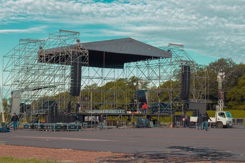 AdoAgueroEsgaib's tweet photo. Siguen los preparativos para la gran celebración🎉
No podes faltar, no podes dejar de invitar!
Nos vemos mañana 2 de abril a las 19 hs. en el Jockey 🏇 Club Py para pasar una noche impresionante 🤩
Entrada libre y gratuita.
#IglesiaNuevaEtapa #AvanzaConFe #MQV21años https://t.co/rUMelHvKly