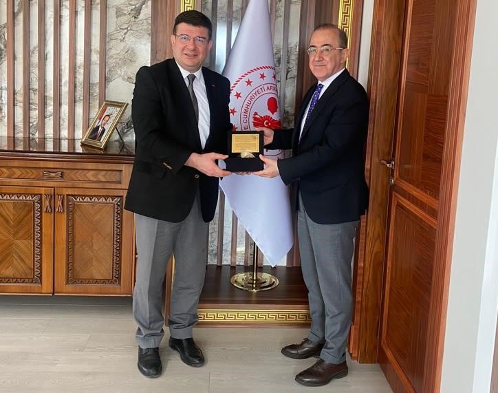 Bölge Müdürümüz Dr. Cengiz YILDIRIM, Arnavutköy Kaymakamı Dr. Mehmet Hüseyin Nail ANLAR'ı Makamında ziyaret etmiştir.