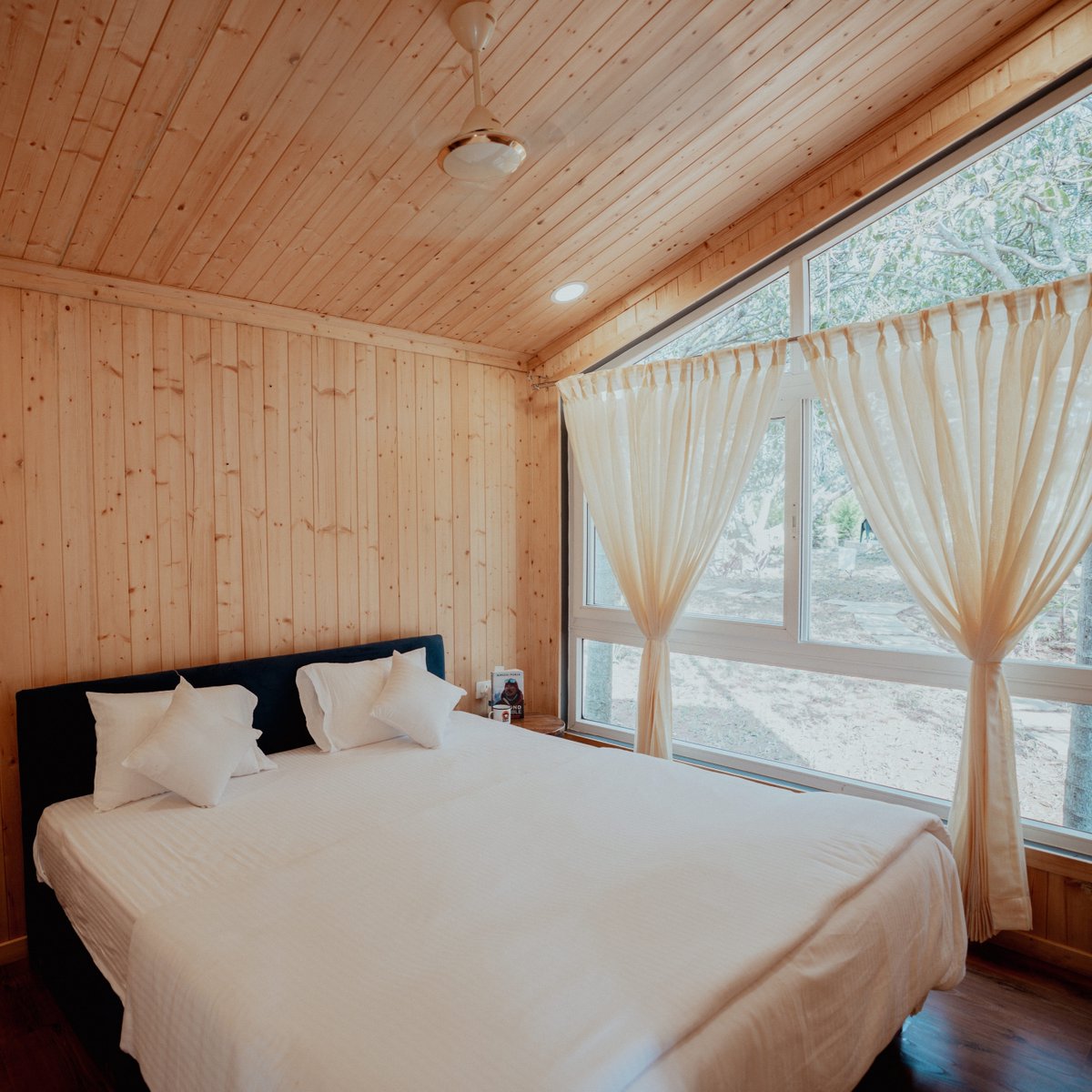 Campmonk_india's tweet photo. This glamping site will take your breath away!
Plan a group getaway to the Blue Mango City Camp near Bangalore!
Learn more: https://t.co/V4Bs1Oo0x1
#bluemango #bangalore #campmonk #getawayfrombangalore #incredibleindia #karnatakatourism #weekendgetaway #camping https://t.co/YhHY6gsxaw