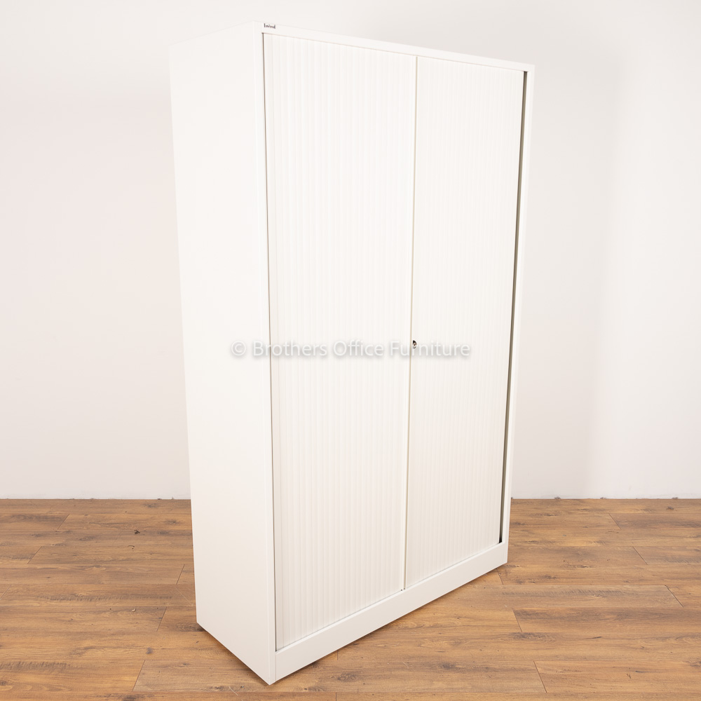 Brothers_Office's tweet photo. It's been a busy week, 550 Ahrend White Tambour Cupboards into stock. Top of the range, pristine condition &amp; we're throwing in free mainland UK delivery! All at a fraction of its new price!

https://t.co/kJ8amrucVr

#ahrend #tambour #office #cupboard #shelves #shelving #storage https://t.co/6UDuBmsWkW