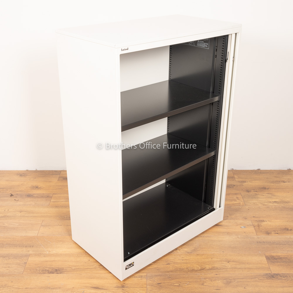 Brothers_Office's tweet photo. It's been a busy week, 550 Ahrend White Tambour Cupboards into stock. Top of the range, pristine condition &amp; we're throwing in free mainland UK delivery! All at a fraction of its new price!

https://t.co/kJ8amrucVr

#ahrend #tambour #office #cupboard #shelves #shelving #storage https://t.co/6UDuBmsWkW