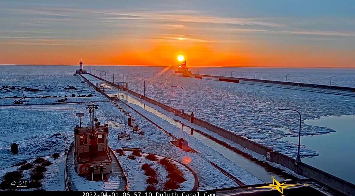RT @mark_tarello: WOW! Spectacular sunrise seen this morning from Duluth, Minnesota. #Sunrise #Duluth #MNwx https://t.co/A03hXJ0oen