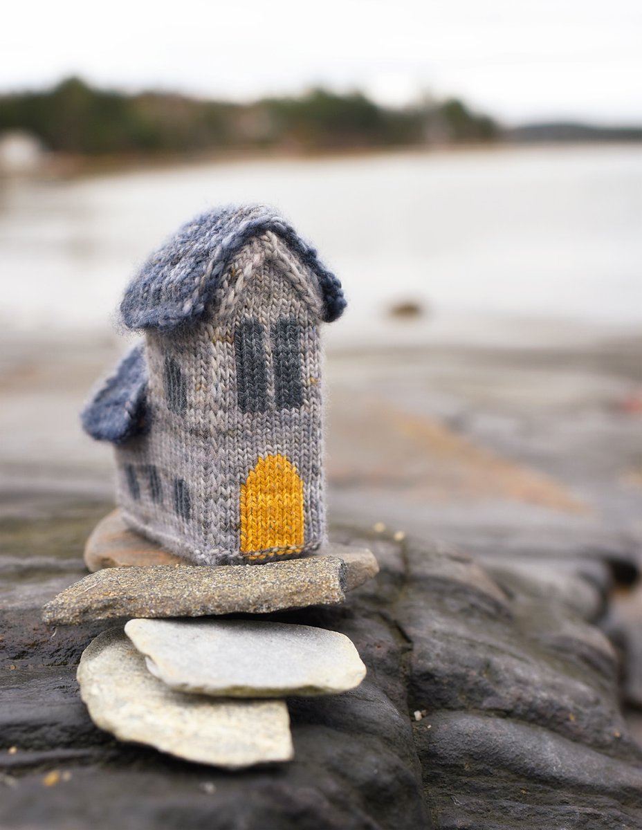 HunterHammersen's tweet photo. I am generally immune to the appeal of April Fools' Day. But it does seem like a fine day to put all my tiny absurdities on sale.

All the wee things are 20% off with the code FOOLISHNESS.

See the eligible patterns here:

rav https://t.co/zGzpuXozGm
ph https://t.co/Pi1DPuFBID https://t.co/1DkJ7eSXmt