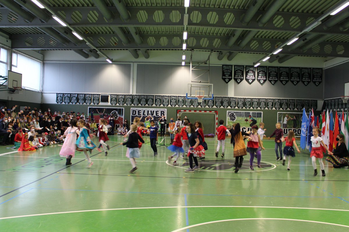 AISVienna's tweet photo. On Friday, April 1, we held a wonderful #UNDayCelebration for our #ElementarySchoolstudents. Thanks @UN_Vienna
#AISVienna #AISViennaStories #Celebration #Assembly #UNLearning #UnitedNationsDay #Respect #Aspire #Achieve #Respect #Mission #Vision #Values #GlobalGoals #SDGs https://t.co/QKF9yaTpLm