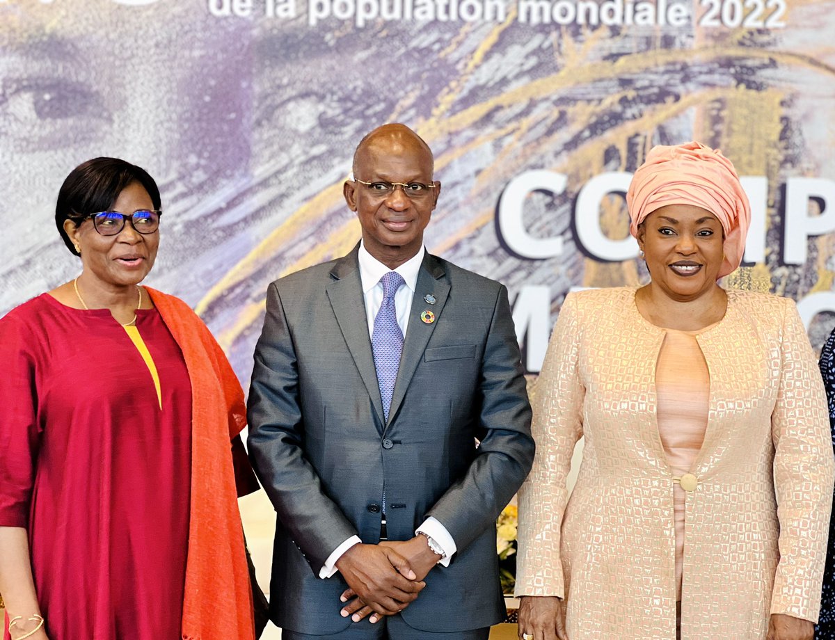 Maimouna_Diop24's tweet photo. Dans notre pays, la question a toujours été au centre des préoccupations des pouvoirs publics des communautés et des familles, qui déploient des stratégies adaptatives, tenant compte du droit à la santé et à l’intégrité physique et morale consacrée par la Constitution pour tous.. https://t.co/Fe42mZvoj0