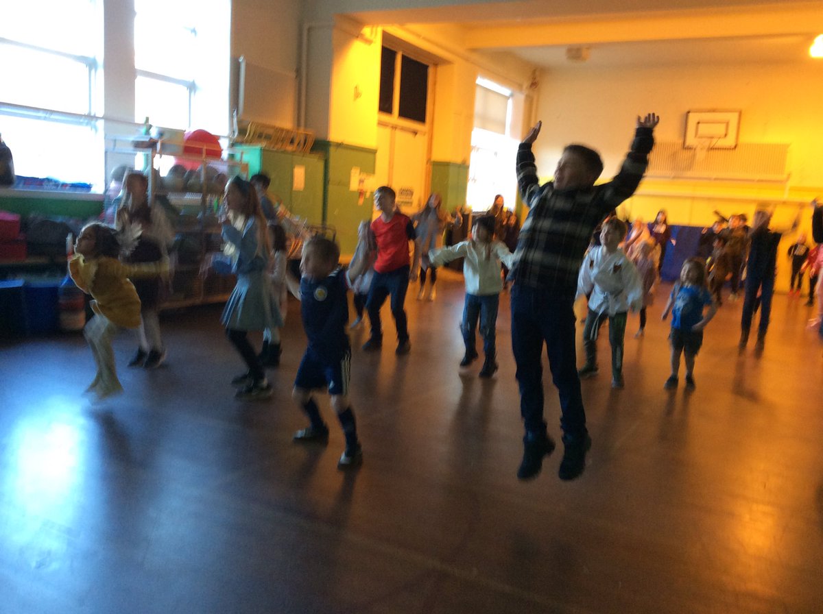 ‘This is me day!’ 🥳Today we came to school dressed in a way that celebrates who we are! <a href="/keithHe08076434/">Mr Hewitt P1</a> <a href="/SchoolBroomhill/">BroomhillSchool</a> .  Thank you to our P6 buddies <a href="/MrsPowell5/">Mrs Powell</a> who helped teach us the P5 dance for this afternoon.