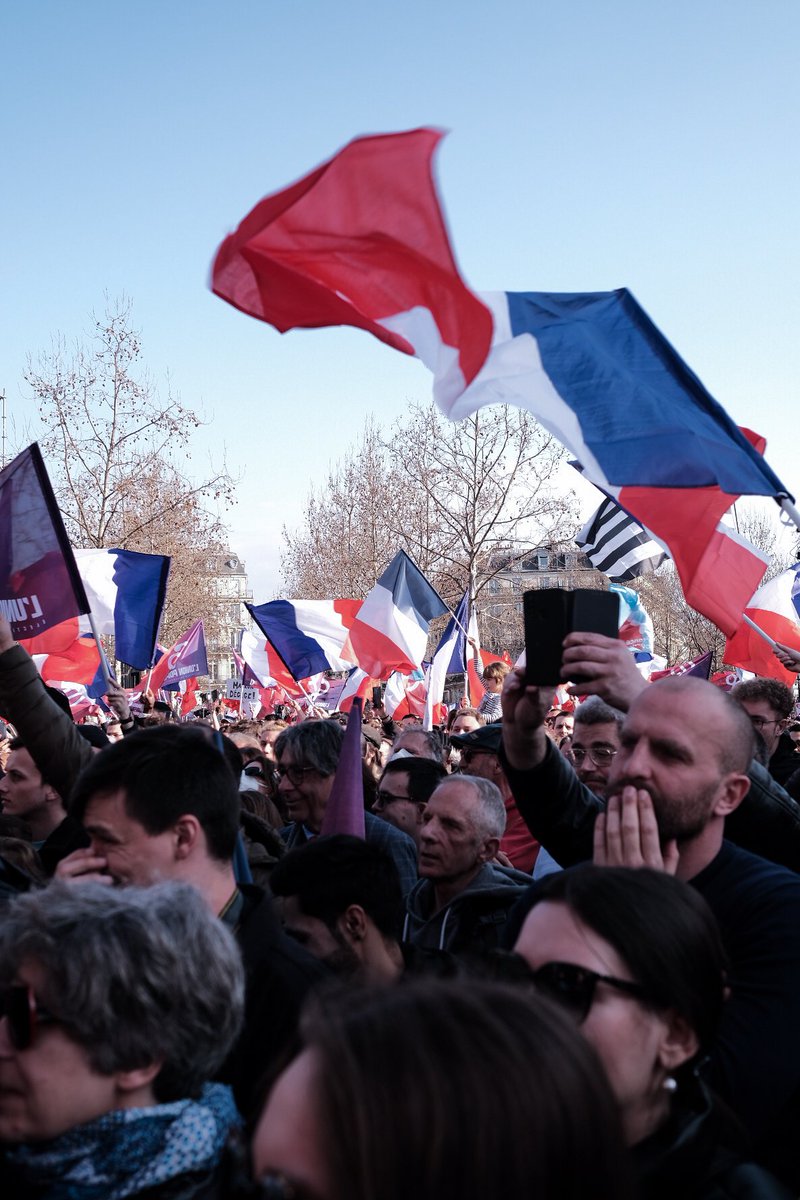 Bousquet_Laura's tweet photo. Retour en images sur la Marche pour la 6eme République organisée en mars 2022 par @JLMelenchon

#JeanLucMelenchon #JLM #Insoumis #photography #reporter #photographer #manifestation #marche6erépublique #electionpresidentielle2022 #Elections2022 https://t.co/JdMvv6kTfH