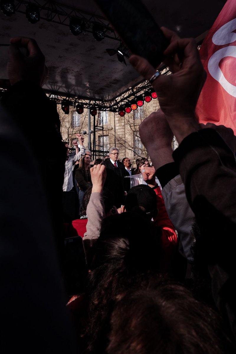 Bousquet_Laura's tweet photo. Retour en images sur la Marche pour la 6eme République organisée en mars 2022 par @JLMelenchon

#JeanLucMelenchon #JLM #Insoumis #photography #reporter #photographer #manifestation #marche6erépublique #electionpresidentielle2022 #Elections2022 https://t.co/JdMvv6kTfH