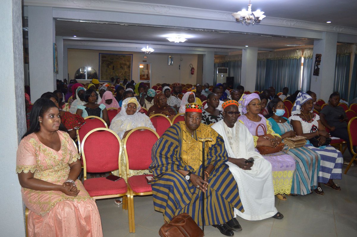 FAOBurkinaFaso's tweet photo. La @FAOBurkinaFaso a participé à la 2ème édition du Festival Poog-Gandaogo ou Festival des femmes battantes organisé par l’Association Burkinabè pour l’Emergence de l’Economie de la Culture #ABEEC ce jeudi 31 mars 2022 à Pacific Hôtel. https://t.co/XmTotjNhGK