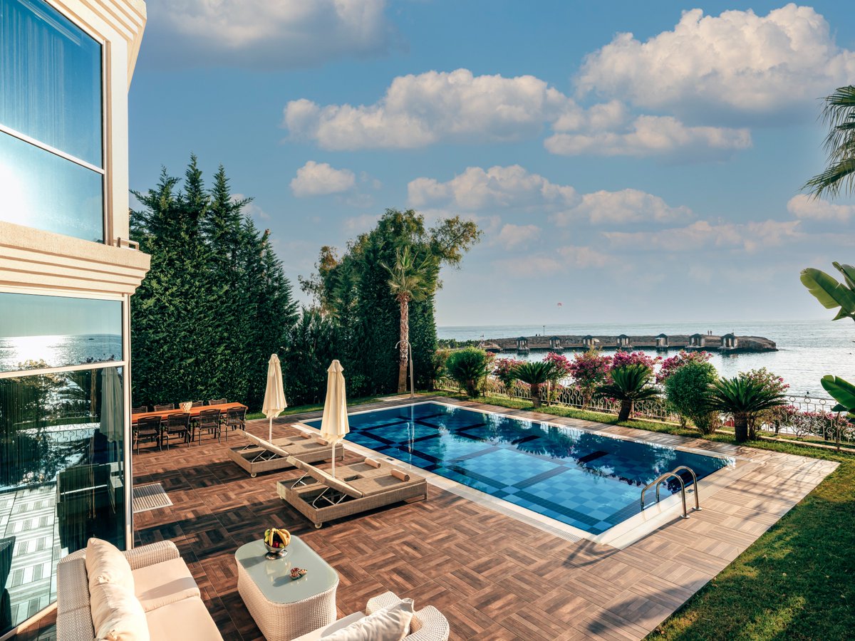 Presidential Villa was created for your comfort.

Presidential Villa, konforunuz için tasarlandı.