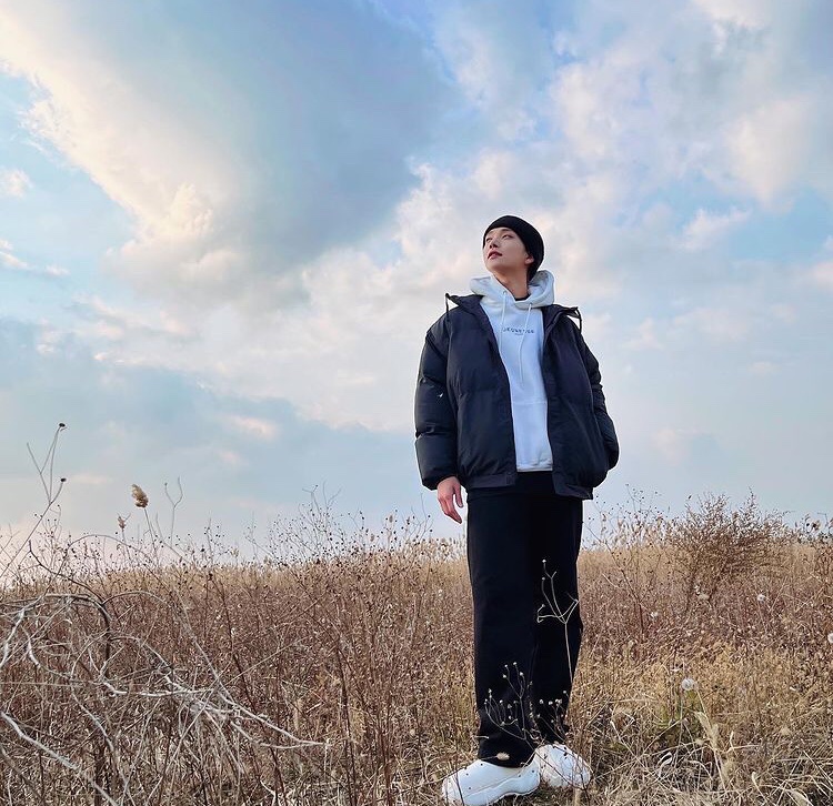 shuainstagram's tweet photo. #조슈아 [ joshu_acoustic INSTAGRAM POST📸] 220401

➸ ☁️🌅☁️

#JOSHUA #SEVENTEEN 
#세븐틴 
@pledis_17 https://t.co/jT8viNuT5r