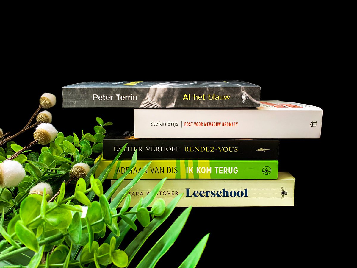 📚 A-P-R-I-L 📚
Dé foto om de maand april mee te starten. Lees online wat ik van de boeken vond! 😄👉🏼 moontje.eu/a-p-r-i-l/