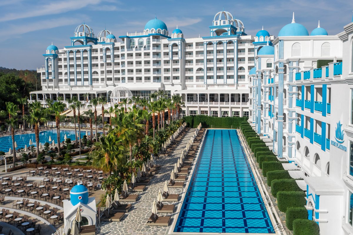Lay back and enjoy the sun.

Arkanıza yaslanın ve güneşin tadını çıkarın.
