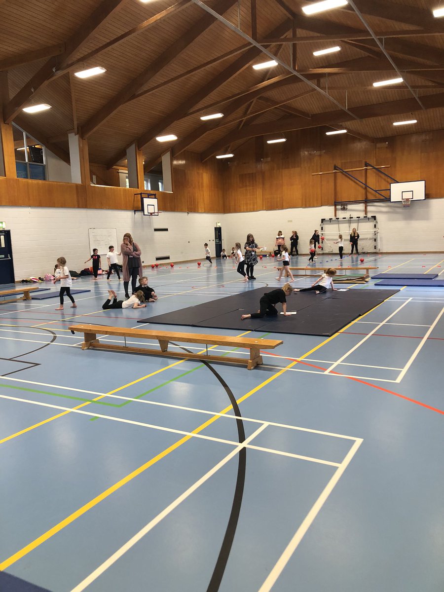 Thanks to <a href="/SidcotSchool/">Sidcot School</a> for another brilliant <a href="/ExtendLAN/">ExtendLearningAcademiesNetwork</a> sports event. This time, KS1 children enjoying gymnastics 🤸‍♀️