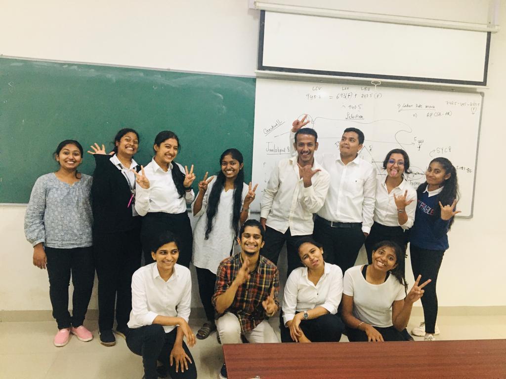 DurgaIndia1's tweet photo. #VOICE Lab Engagement with @klelawcollege students to address issues around deterrence of #SH, women safety, gender equity and much more. Here are some snippets from our interaction with the students.
@Pvaradarajan
#democraticstudentbodies #DemandVoice https://t.co/SAe5J0Y27j