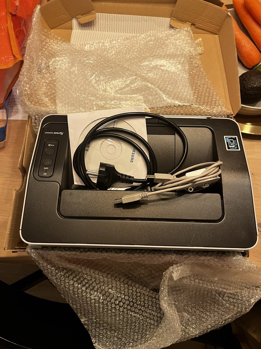 THEY DEADASS SENT MY BF A PRINTER IN A NEW BALANCE BOX 💀