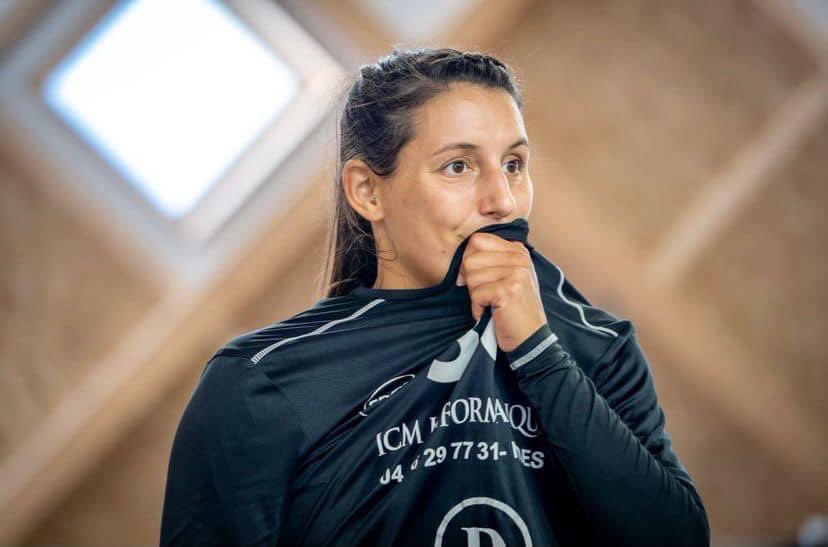 JuSports30's tweet photo. #handball Si la nouvelle était tombée aujourd’hui, on aurait pu croire à un poisson d’avril mais elle est tombée de ses 25 ans…@PleeTyphanie la gardienne du @BouillarguesM a décidé de rejoindre @SaintAmandHand. Elle est en interview sur @JuSports30.
https://t.co/u8l9UexVoS https://t.co/7JR15lA70b