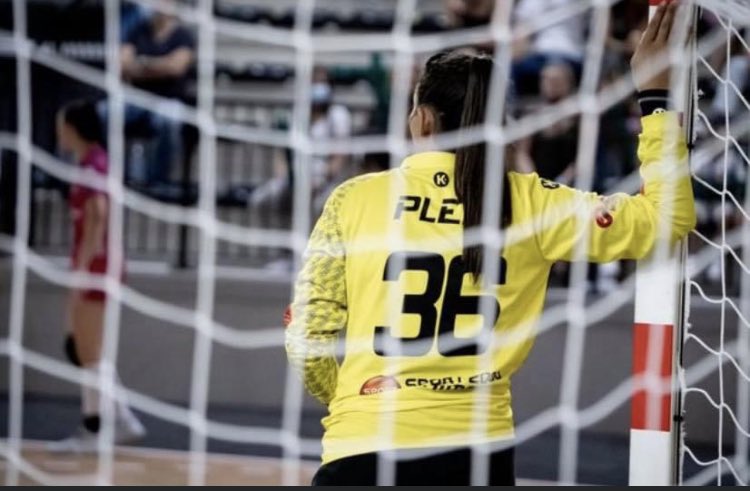 JuSports30's tweet photo. #handball Si la nouvelle était tombée aujourd’hui, on aurait pu croire à un poisson d’avril mais elle est tombée de ses 25 ans…@PleeTyphanie la gardienne du @BouillarguesM a décidé de rejoindre @SaintAmandHand. Elle est en interview sur @JuSports30.
https://t.co/u8l9UexVoS https://t.co/7JR15lA70b