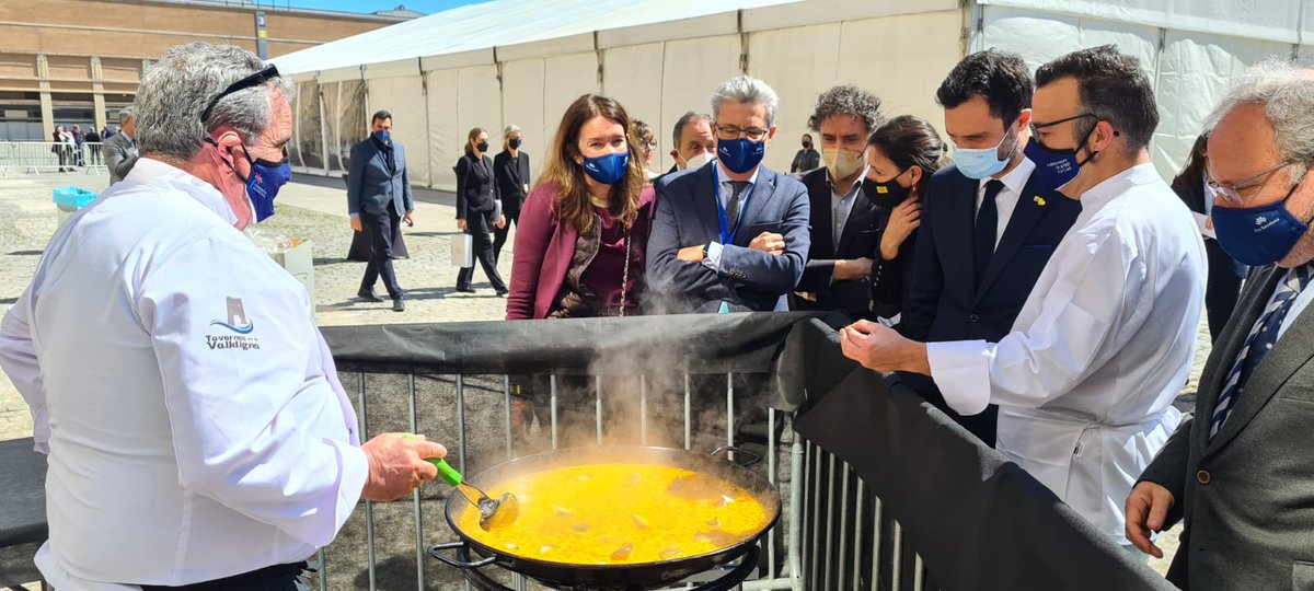 GVAturisme's tweet photo. 😋¡Mireu l'expectació que alça #LExquisitMediterrani en el #BDelicious de @BTravelShow!
🗣️"Venim a difondre la nostra gastronomia identitaria. En aquesta fira se sent que afrontem la temporada amb optimisme" @FraColomer👉📃https://t.co/qU7hLvIFWU https://t.co/J12KoGutsh