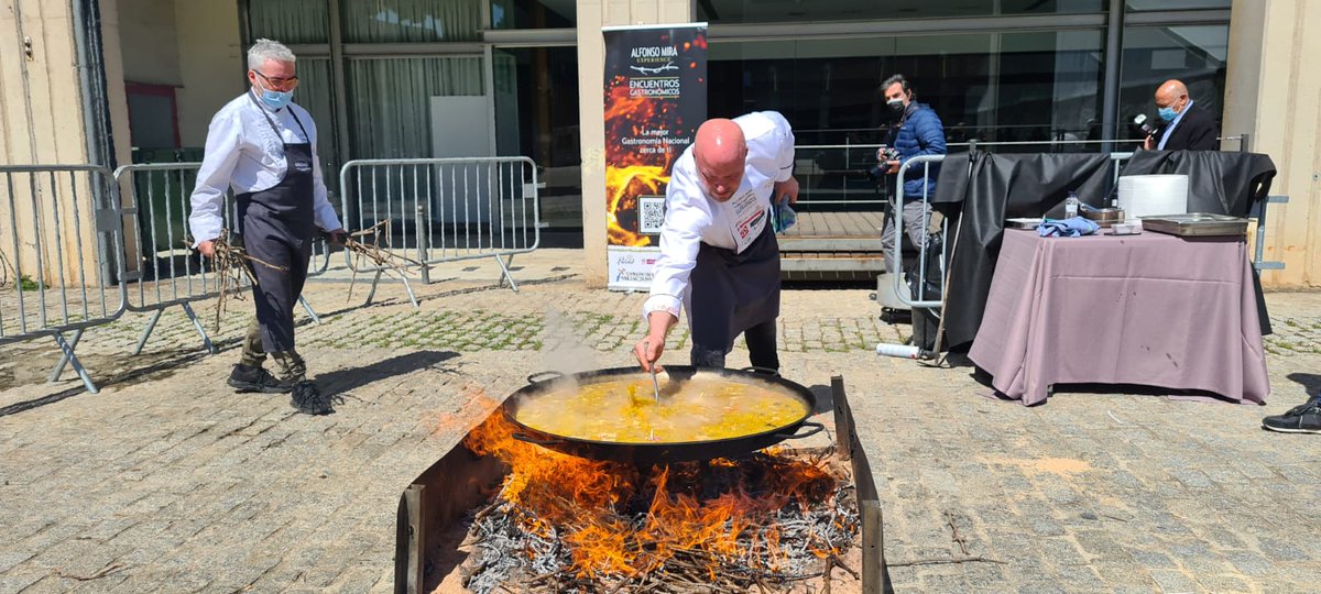 GVAturisme's tweet photo. 😋¡Mireu l'expectació que alça #LExquisitMediterrani en el #BDelicious de @BTravelShow!
🗣️"Venim a difondre la nostra gastronomia identitaria. En aquesta fira se sent que afrontem la temporada amb optimisme" @FraColomer👉📃https://t.co/qU7hLvIFWU https://t.co/J12KoGutsh